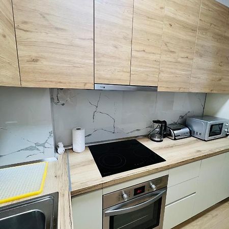 Lovely Apartment, Free Parking Tirana Exteriör bild