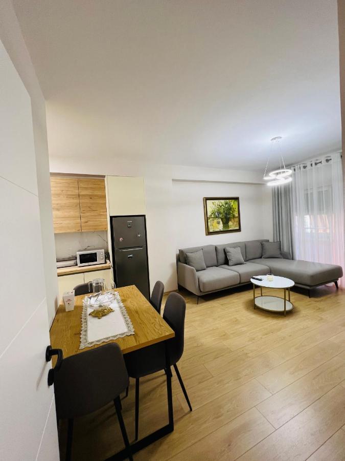 Lovely Apartment, Free Parking Tirana Exteriör bild