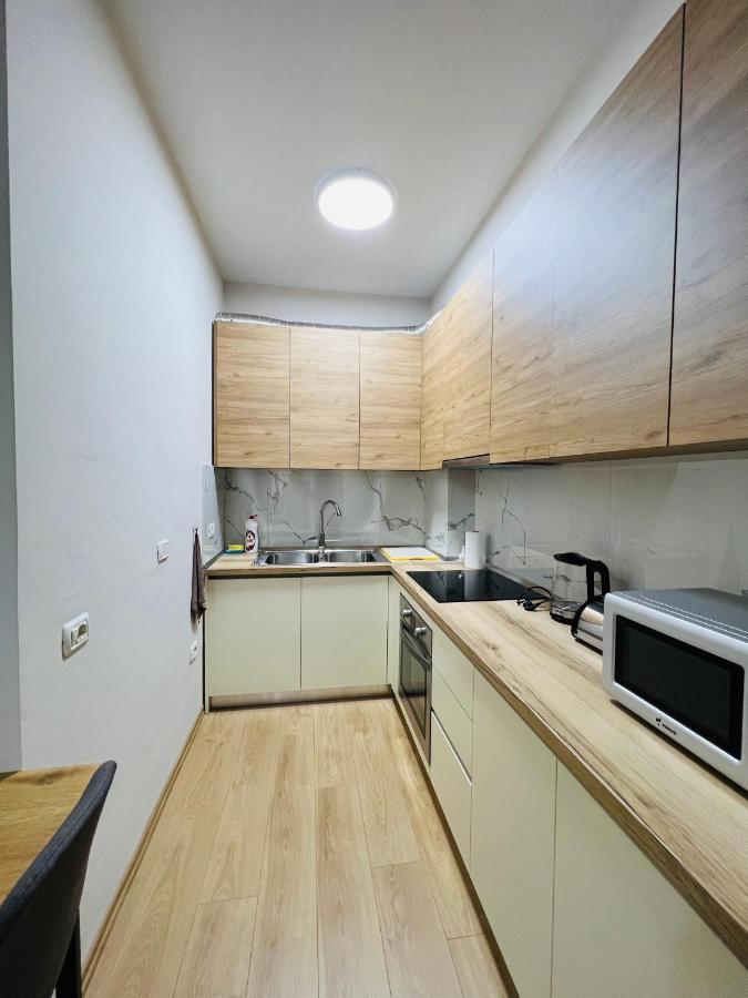 Lovely Apartment, Free Parking Tirana Exteriör bild