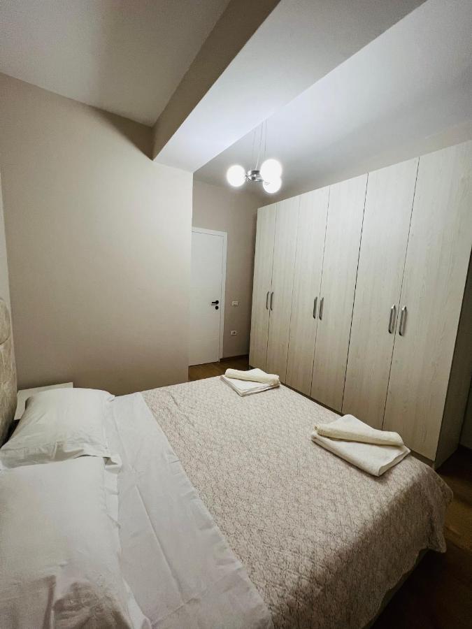 Lovely Apartment, Free Parking Tirana Exteriör bild