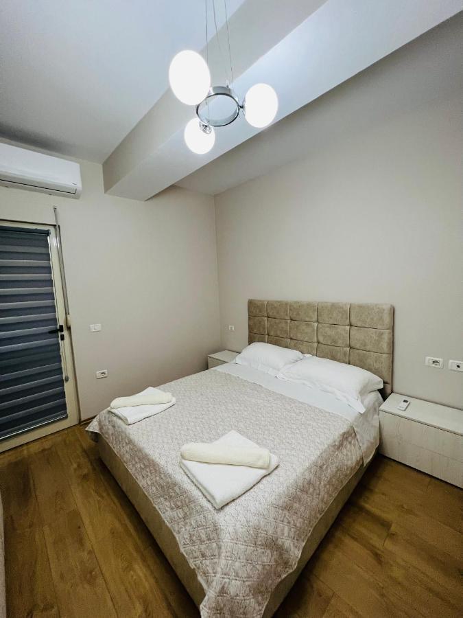Lovely Apartment, Free Parking Tirana Exteriör bild