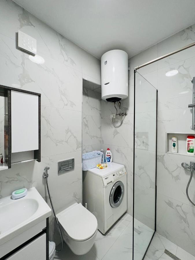 Lovely Apartment, Free Parking Tirana Exteriör bild