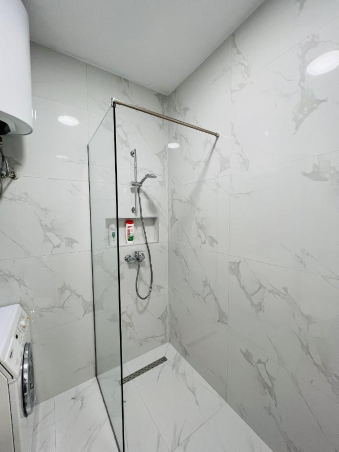 Lovely Apartment, Free Parking Tirana Exteriör bild
